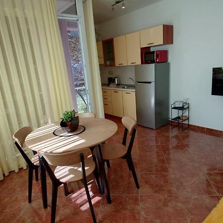 Apartments Lola ロヴィニ エクステリア 写真