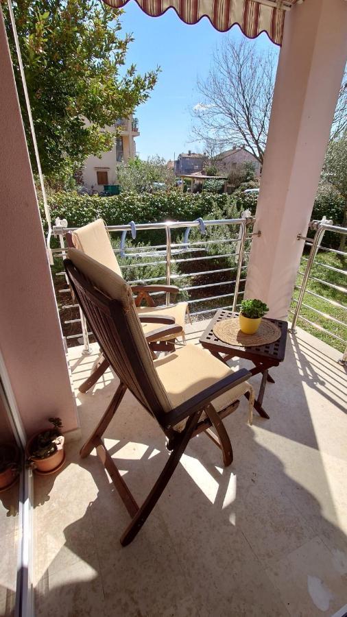 Apartments Lola ロヴィニ エクステリア 写真
